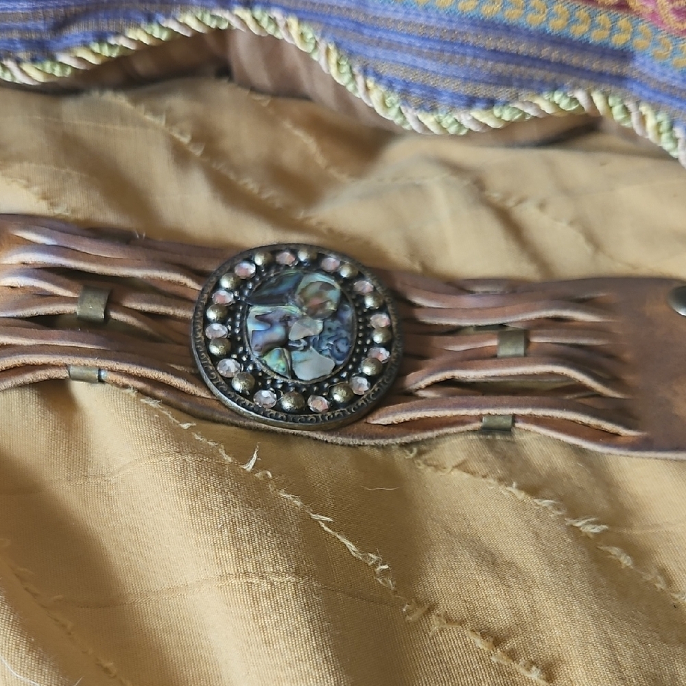 Leatherock Brown Leather Bracelet with Mother of Pearl Accent - Picture 3 of 6